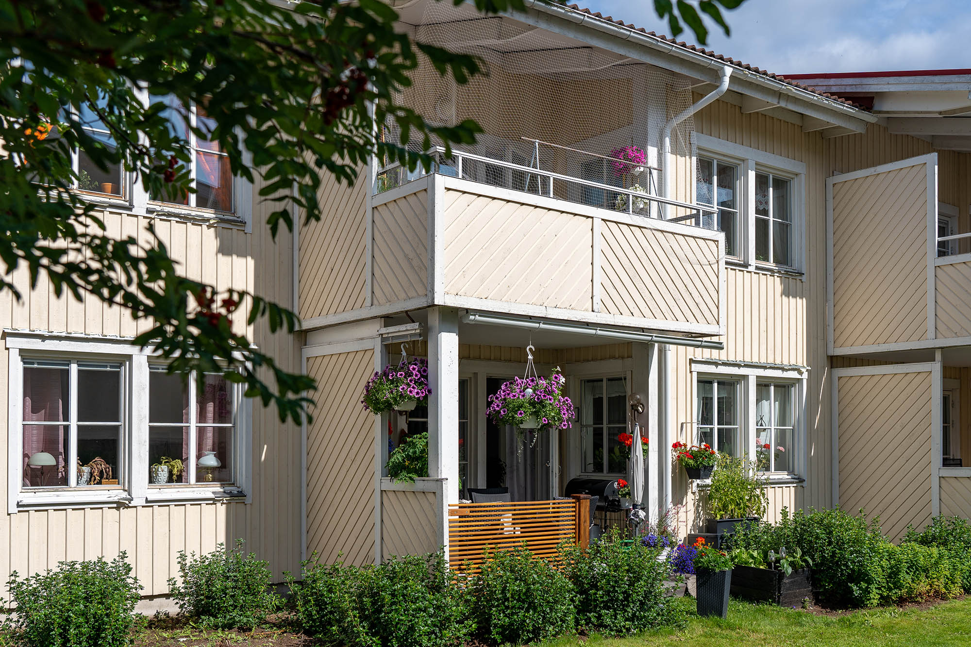 Uteplats med blommor